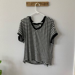 ❗️SALE!! BLACK AND WHITE FLOWY TOP